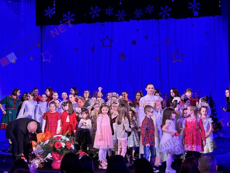 Магиите на Веселка и Сърдитка докараха сняг в Димитровград и направиха Коледата възможна