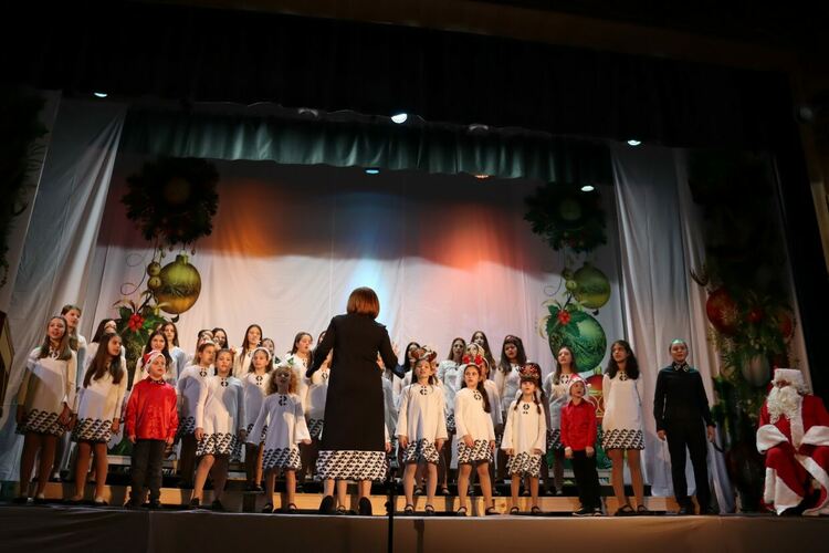 Втори ден от Националния фестивал на коледната и новогодишна песен