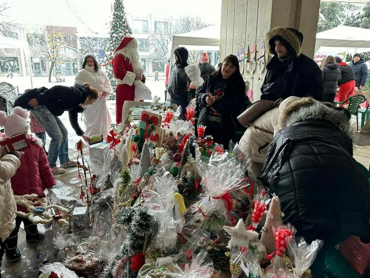 Проведе се традиционният Коледен базар в Първомай
