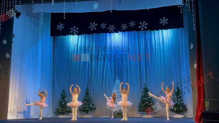 Магиите на Веселка и Сърдитка докараха сняг в Димитровград и направиха Коледата възможна