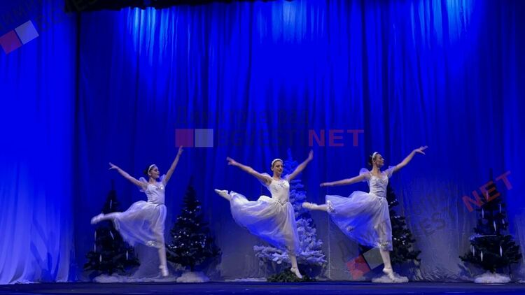 Магиите на Веселка и Сърдитка докараха сняг в Димитровград и направиха Коледата възможна