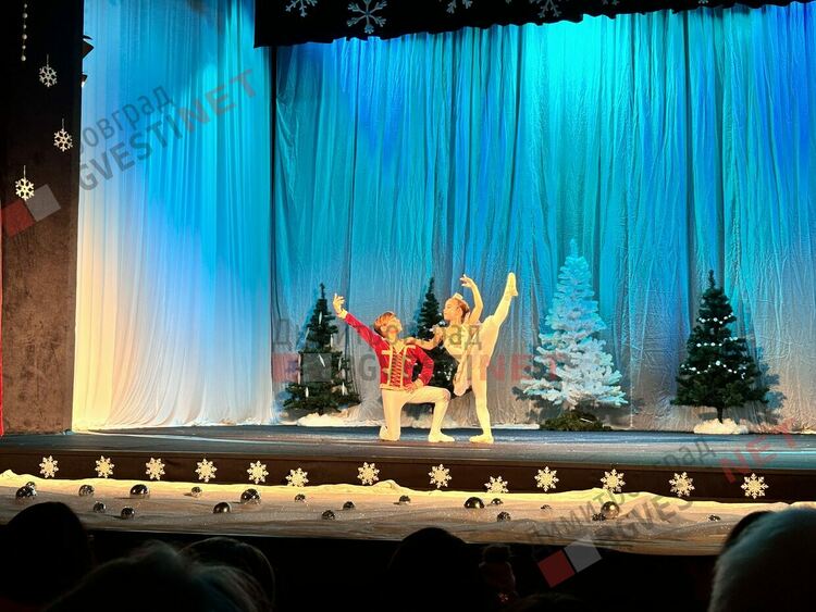 Магиите на Веселка и Сърдитка докараха сняг в Димитровград и направиха Коледата възможна