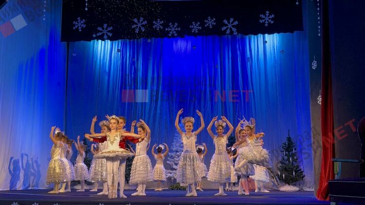 Магиите на Веселка и Сърдитка докараха сняг в Димитровград и направиха Коледата възможна