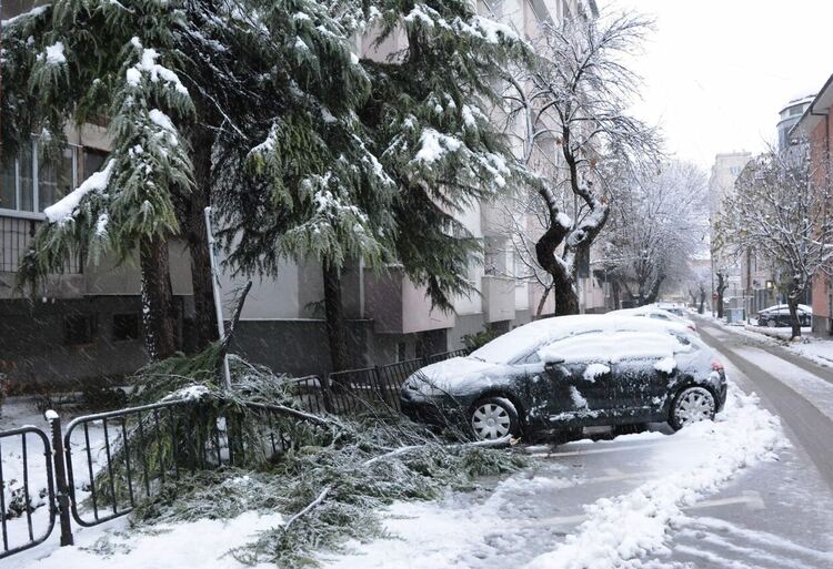 Оранжев код за обилни снеговалежи в Хасково, всички пътища са проходими при зимни условия