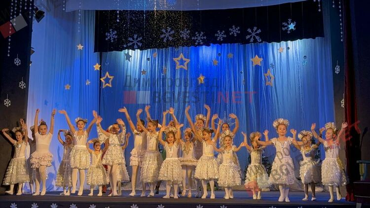 Магиите на Веселка и Сърдитка докараха сняг в Димитровград и направиха Коледата възможна