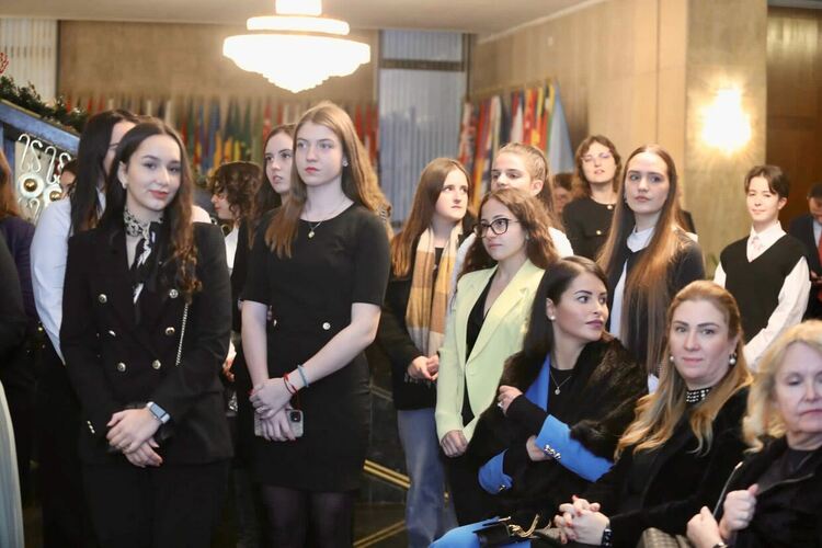 Мария Габриел награди победителите в националния конкурс „Жените и дипломацията – посланик за един ден“