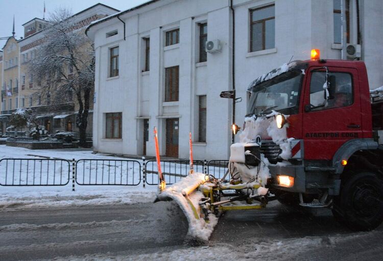 Оранжев код за обилни снеговалежи в Хасково, всички пътища са проходими при зимни условия