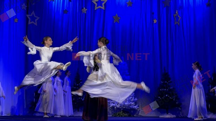 Магиите на Веселка и Сърдитка докараха сняг в Димитровград и направиха Коледата възможна