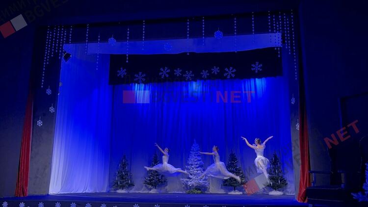 Магиите на Веселка и Сърдитка докараха сняг в Димитровград и направиха Коледата възможна