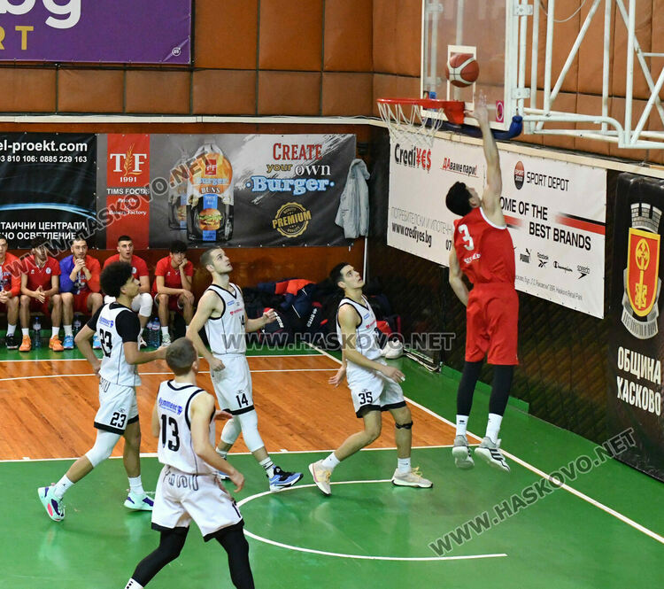 Баскетболният „Хасково“ с домакински успех над „Академик“