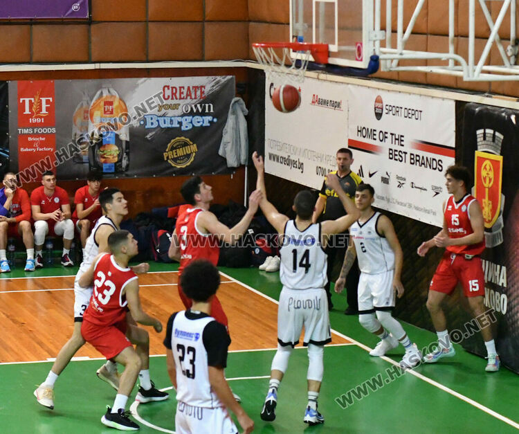 Баскетболният „Хасково“ с домакински успех над „Академик“