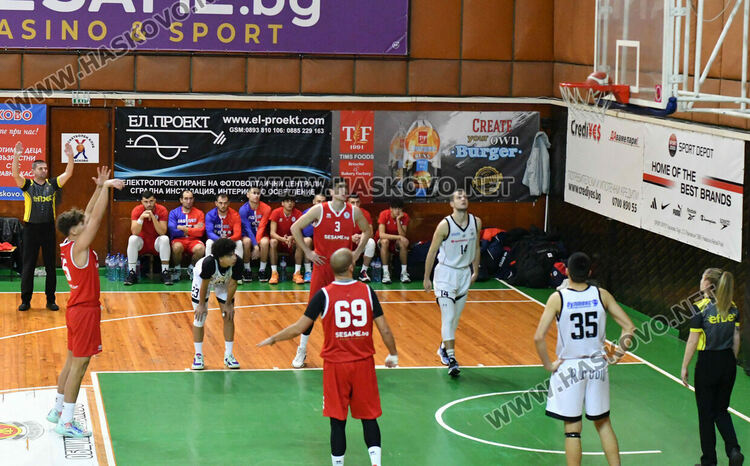Баскетболният „Хасково“ с домакински успех над „Академик“