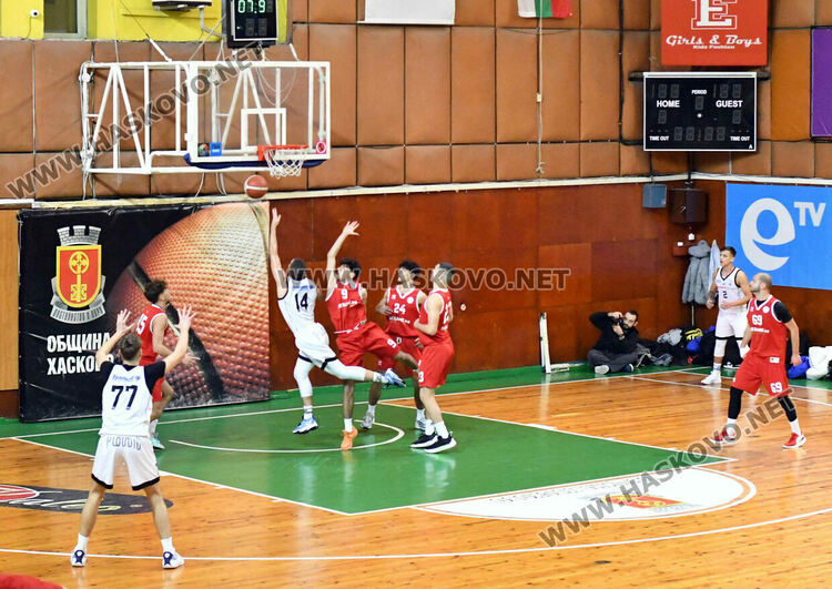 Баскетболният „Хасково“ с домакински успех над „Академик“
