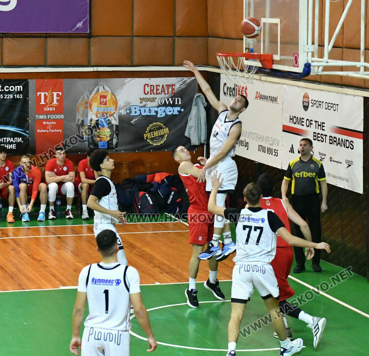 Баскетболният „Хасково“ с домакински успех над „Академик“