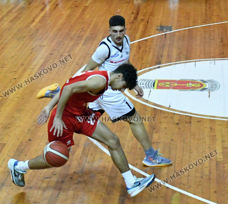 Баскетболният „Хасково“ с домакински успех над „Академик“