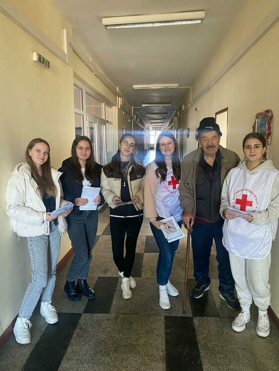 Доброволци от "Добро сърце"стоплиха сърцата на възрастни хора в Крумовград