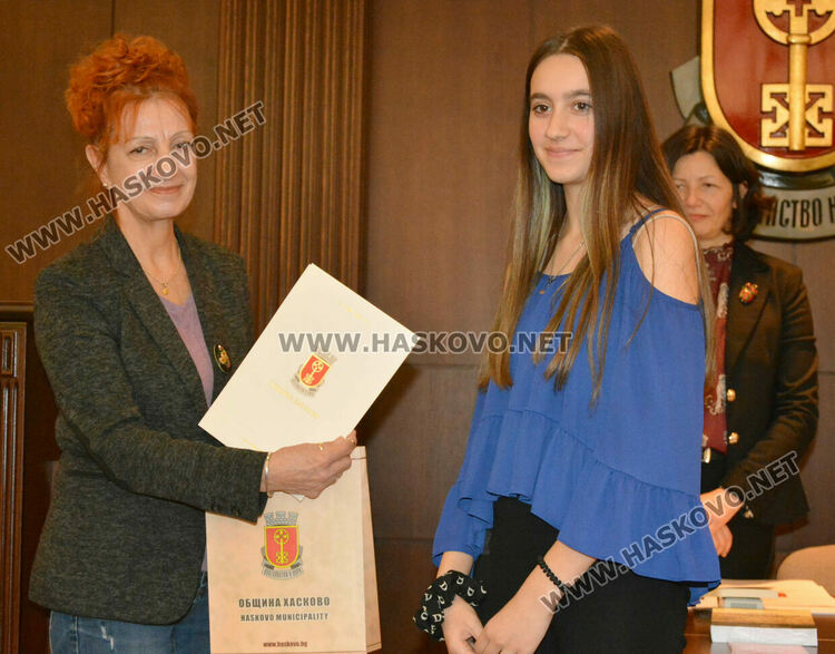 Наградиха победителите в конкурса за есе и рисунка „Хасково-градът на тракийските воеводи“