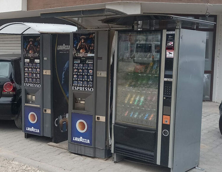Нов удар върху кафенетата в Кърджали,след кафе автоматите настъпват автоматите за безалкохолни напитки