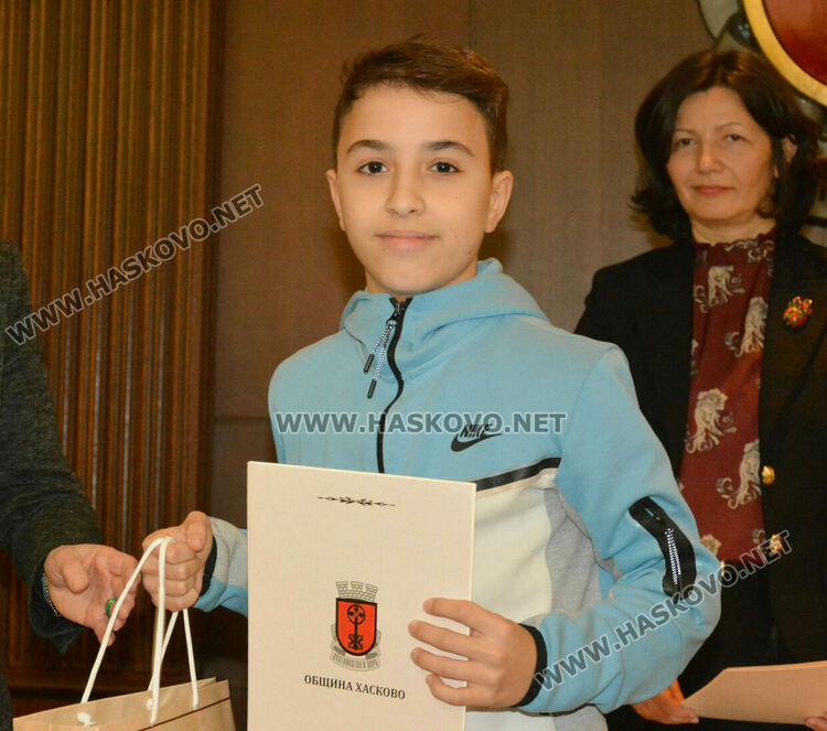 Наградиха победителите в конкурса за есе и рисунка „Хасково-градът на тракийските воеводи“