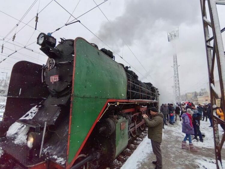 Коледният влак на БДЖ пристигна на централна ЖП гара Перник