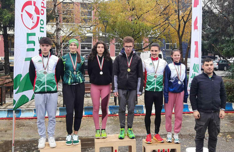 Отборна купа и три медала за хасковските ориентировачи