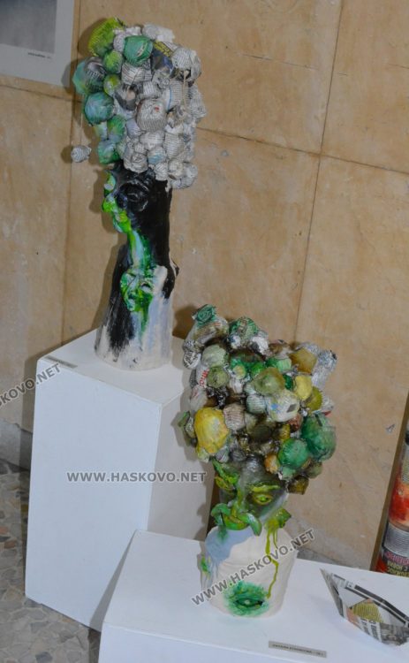 Вестникът, като провокация и интерпретация в Коледната изложба на Школа „Колорит“