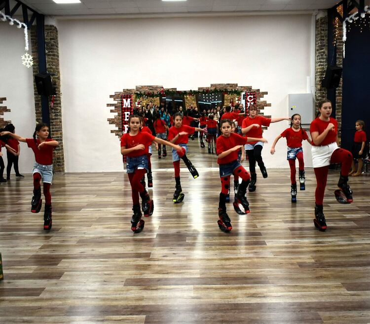 Танцова фиеста на децата от "Tifo Dance Hub" раздвижи Асеновград