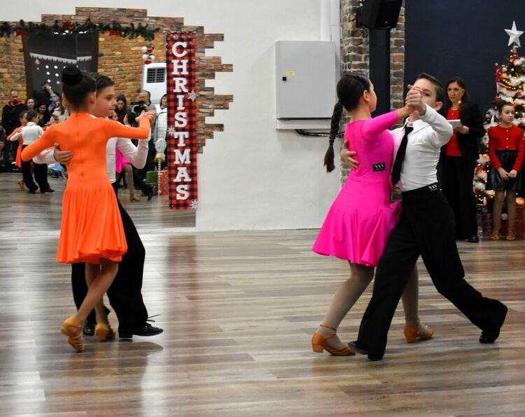 Танцова фиеста на децата от "Tifo Dance Hub" раздвижи Асеновград