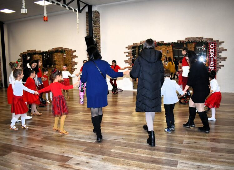 Танцова фиеста на децата от "Tifo Dance Hub" раздвижи Асеновград