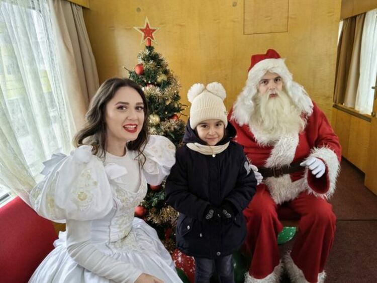 Коледният влак на БДЖ пристигна на централна ЖП гара Перник