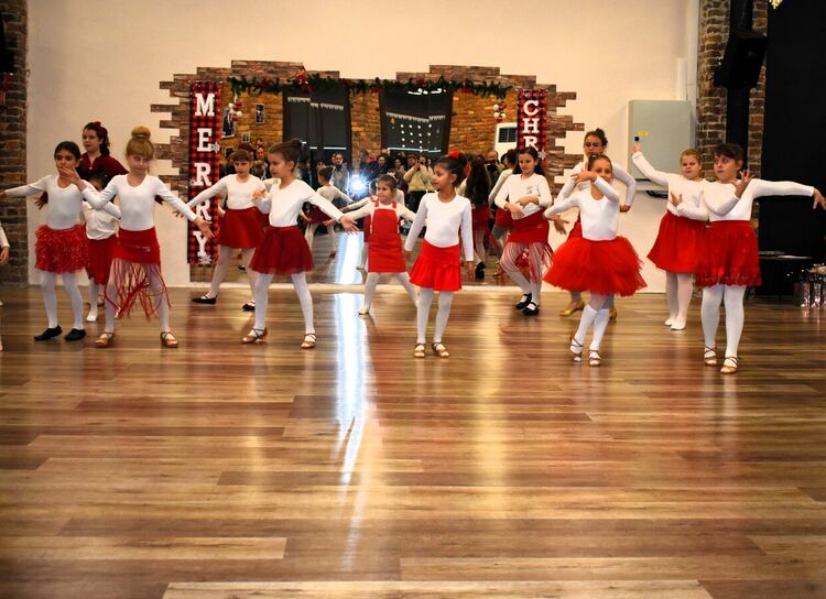 Танцова фиеста на децата от "Tifo Dance Hub" раздвижи Асеновград