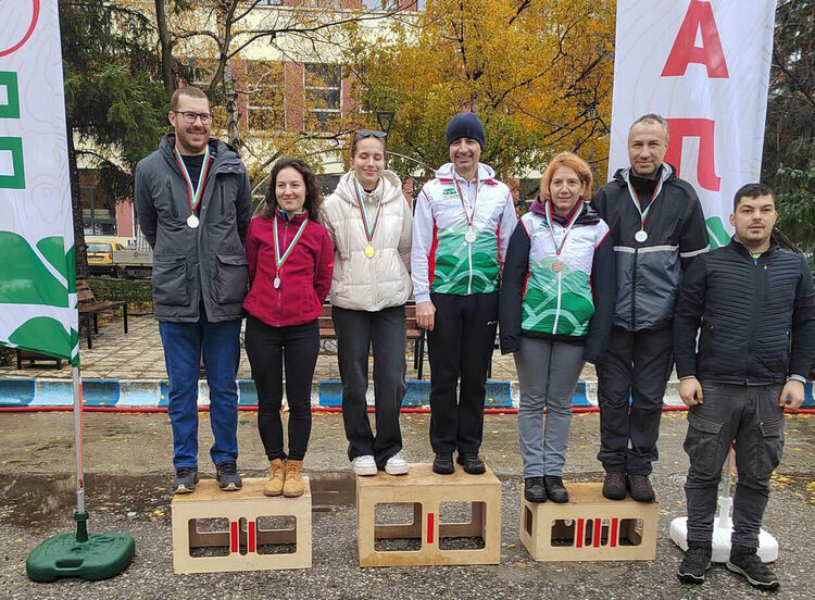 Отборна купа и три медала за хасковските ориентировачи