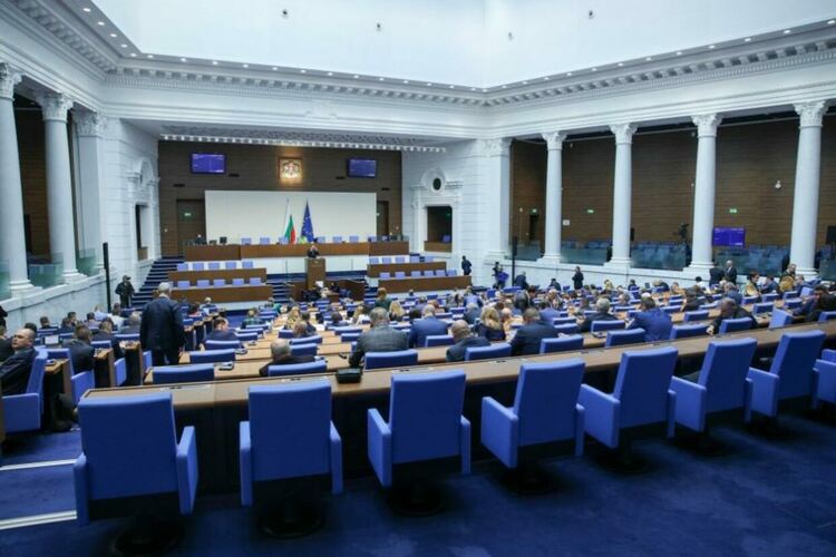 Бюджетите на НЗОК и ДОО влизат на второ четене в парламента