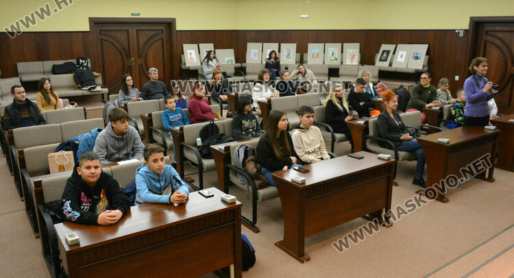 Наградиха победителите в конкурса за есе и рисунка „Хасково-градът на тракийските воеводи“
