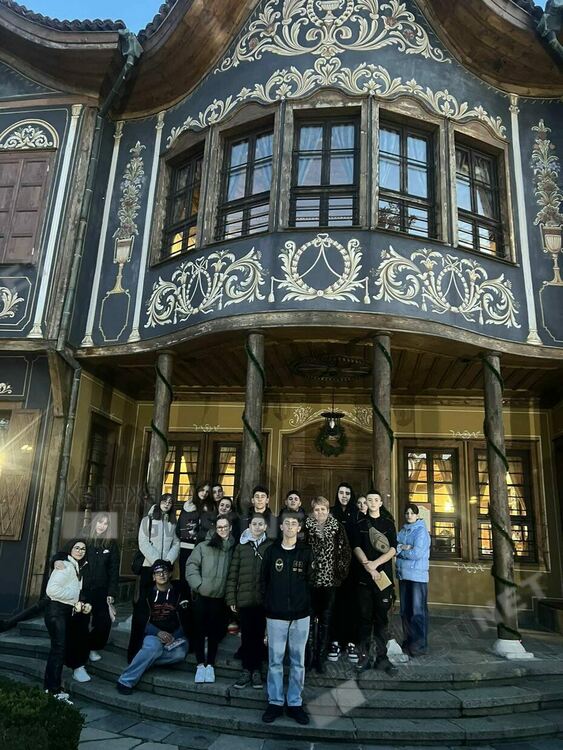 Младежи от Кърджали се докоснаха до магията на древните и пъстри традиции и занаяти на Пловдив