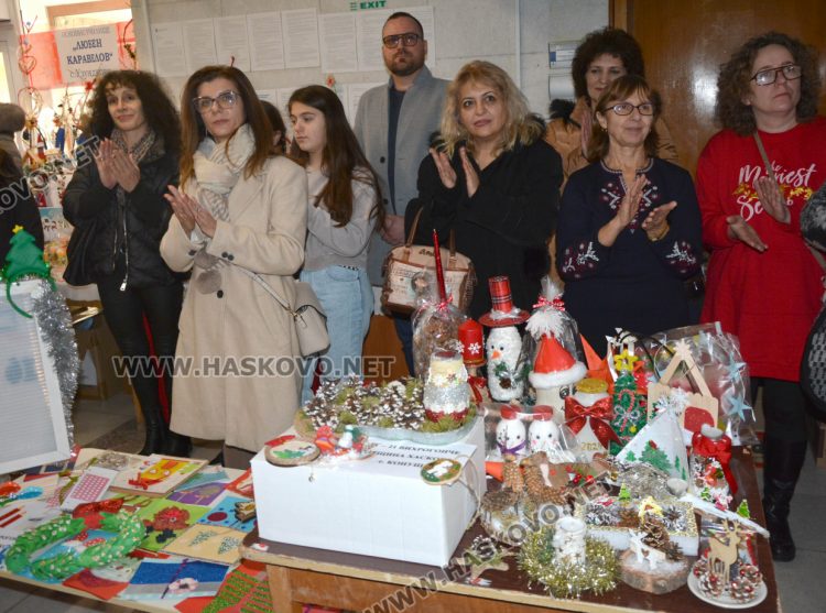 Добри сърца събират средства в благотворителния коледен базар на областния управител за построяването на храма „Иван Рилски“