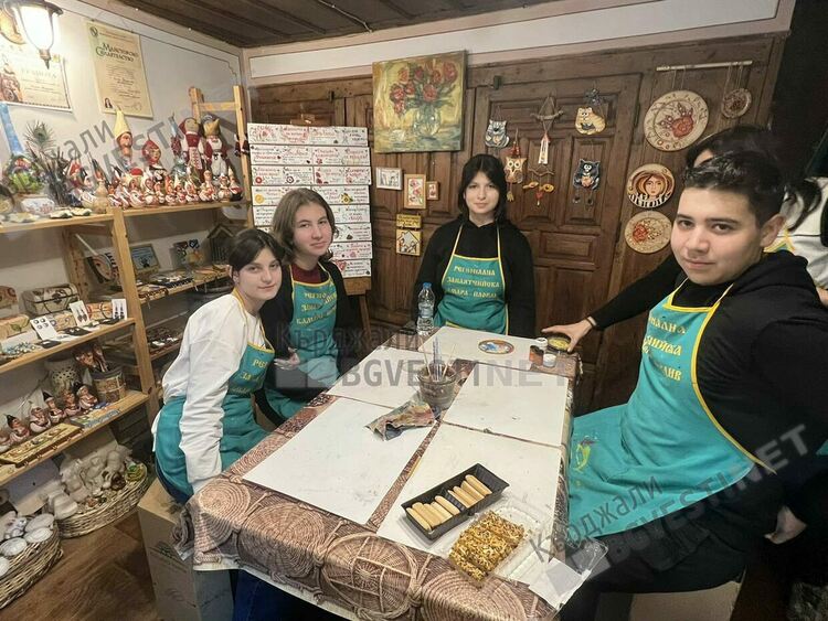 Младежи от Кърджали се докоснаха до магията на древните и пъстри традиции и занаяти на Пловдив