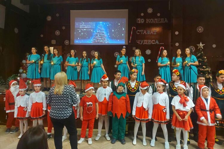 Почти 5000 лв. събра коледната благотворителност в СУ "Златаров"