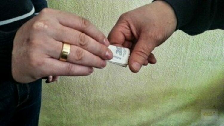 49-годишен мъж се опита да подкупи димитровградски полицаи