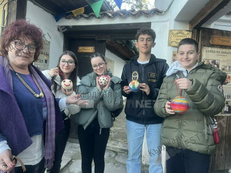 Младежи от Кърджали се докоснаха до магията на древните и пъстри традиции и занаяти на Пловдив