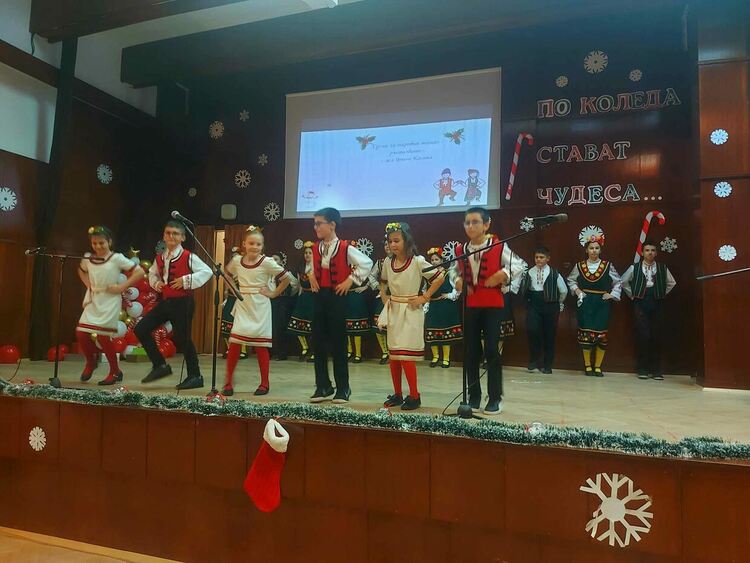 Почти 5000 лв. събра коледната благотворителност в СУ "Златаров"