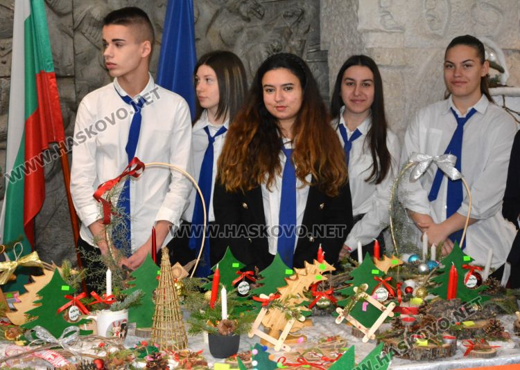 Добри сърца събират средства в благотворителния коледен базар на областния управител за построяването на храма „Иван Рилски“