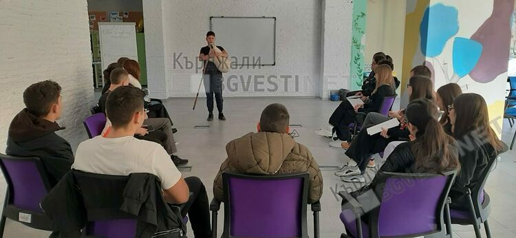 Младежи от Кърджали се докоснаха до магията на древните и пъстри традиции и занаяти на Пловдив