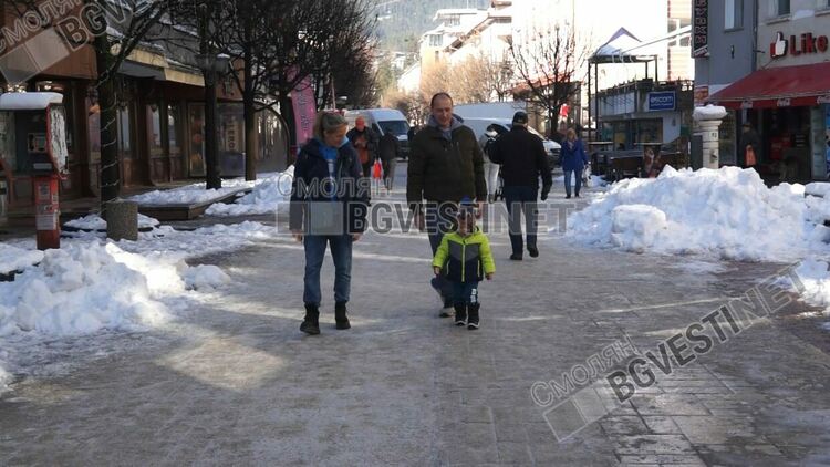  Множество  пострадали от ледените улици преминават през Спешното отделение в Смолян