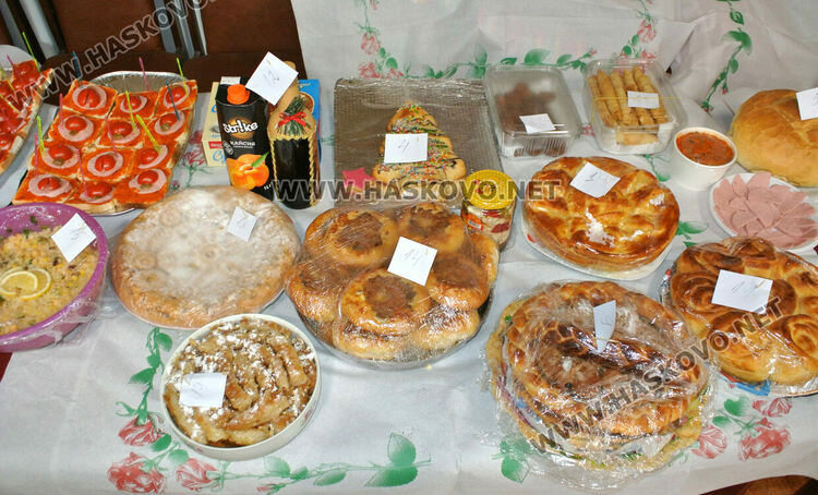 Кулинарна изложба и фолклорни изпълнения на Игнажден в Тракийското дружество