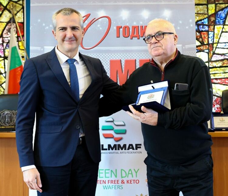  Министър Илиев награди състезатели по ММА по случай 10-годишнината на федерацията 