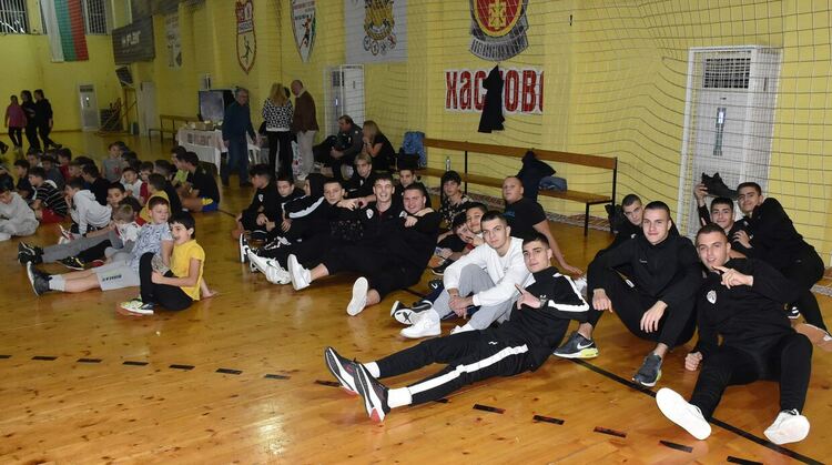 Хандбалните „Хасково“ и „Асти '91“ с коледно парти