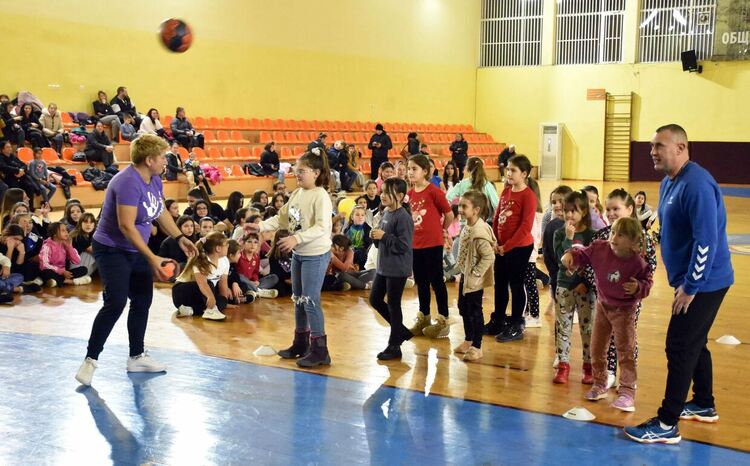 Хандбалните „Хасково“ и „Асти '91“ с коледно парти