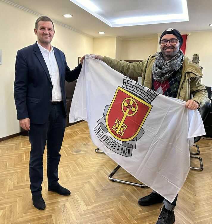 Знамето, развято от Георги Пеев на вр.Ухуру е дарено на Община Хасково