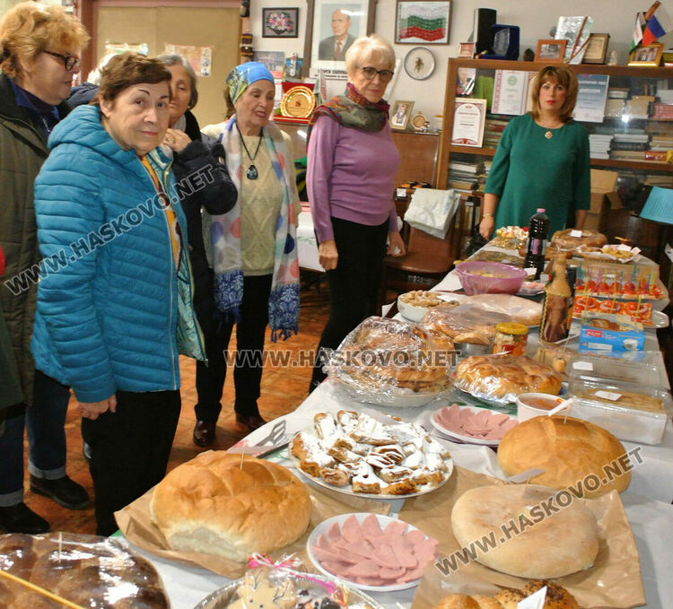 Кулинарна изложба и фолклорни изпълнения на Игнажден в Тракийското дружество